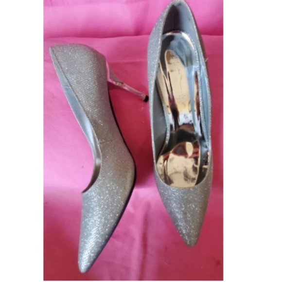Elegant Silver sparkle women's pumps size 8.5 heels comfortable 3 in heel - Picture 5 of 6